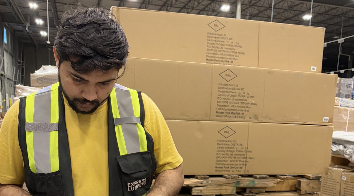Express Lumpers associate at a Renton warehouse distribution center