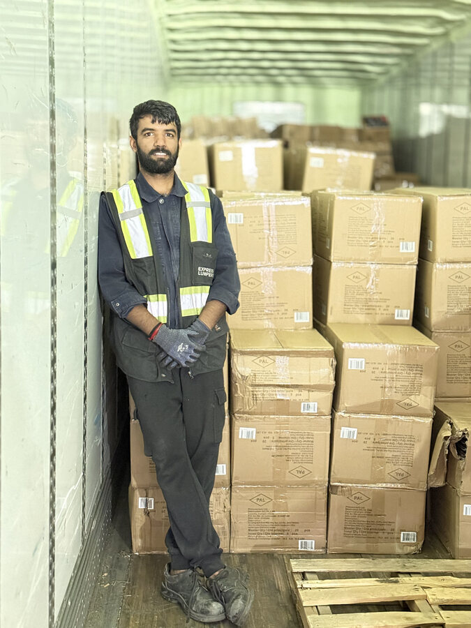 Express Lumpers team member on site in Surrey, BC